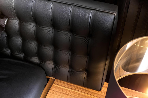 Σύνολο επίπλων κρεβατοκάμαρας Τέλειο σύνολο Μαύρο κρεβάτι Ντουλάπα Κομοδίνο 8 κομμάτια