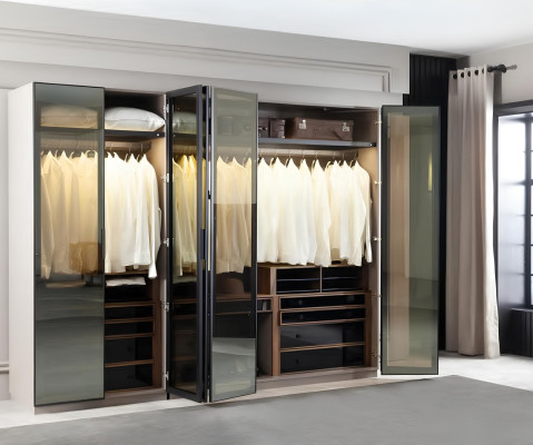 Καφέ ντουλάπα για δωμάτιο με αποθηκευτικό χώρο και γυάλινες πόρτες