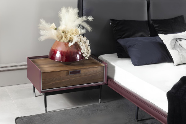 Τέλειο σετ βιτρίνας για την κρεβατοκάμαρα, με κρεβάτι και κομοδίνα, 4 κομμάτια