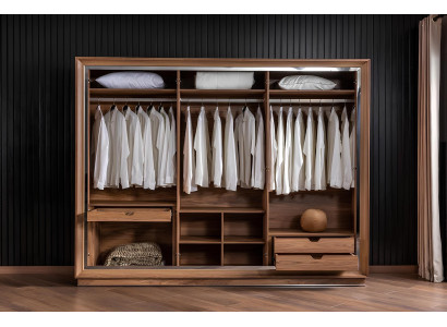 Σύνθεση επίπλων κρεβατοκάμαρας που περιλαμβάνει ένα κρεβάτι, μια ντουλάπα και 2 κομοδίνα, 4 κομμάτια.