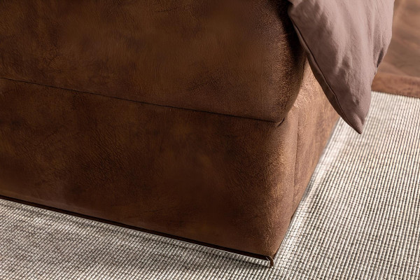 Σύνθεση επίπλων κρεβατοκάμαρας που περιλαμβάνει ένα κρεβάτι, μια ντουλάπα και 2 κομοδίνα, 4 κομμάτια.