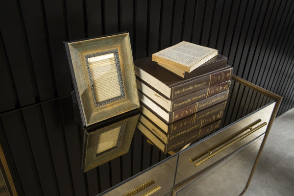 Κινητός καθρέφτης ντουλάπας τραπεζάκι