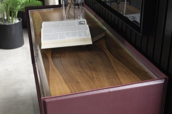 Μωβ ξύλινη ντουλάπα με συρόμενες πόρτες 141 εκ.