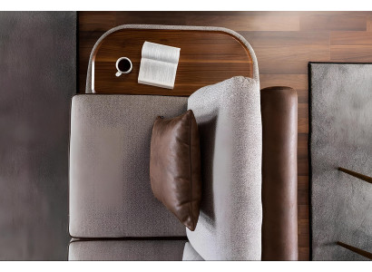 Καναπές από γκρι υλικό για 3 άτομα με τραπέζι 3 τμημάτων