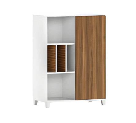 Μοντέρνα λευκή ξύλινη ντουλάπα με ανοιχτά ράφια και κομψές πόρτες