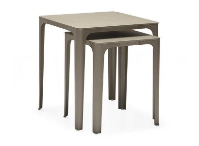 Μοντέρνο και κομψό ξύλινο τραπέζι σε μπεζ χρώμα