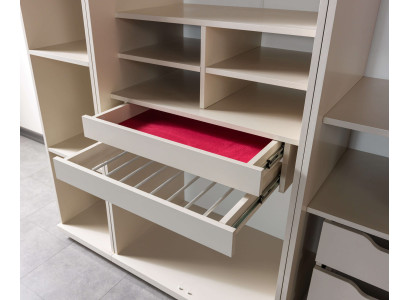 Μοντέρνα γωνιακή ντουλάπα με μεγάλο σχέδιο