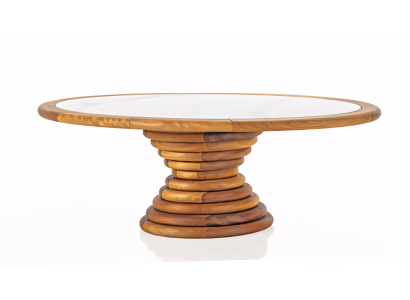 Μοντέρνο τραπέζι σαλονιού που συνδυάζει αισθητική και λειτουργικότητα