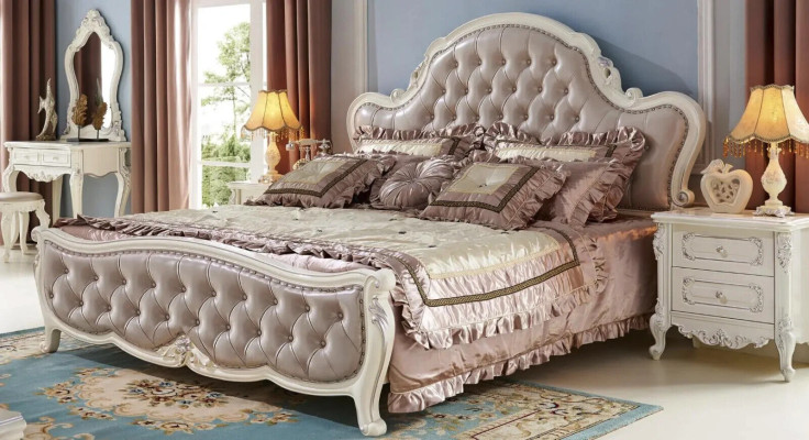 Klassisches Chesterfield-Schlafzimmerset aus Holz mit Lederelementen