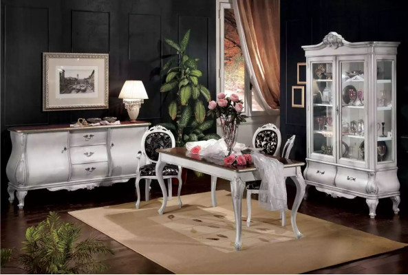 Klassische Esszimmer Möbel Esstisch 4x Stühle Sideboard Vitrine Luxus