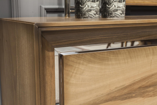 Schöne braune Kommode mit Spiegel für Esszimmer in italienischem Design