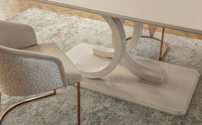 Stilvolle Esszimmer Garnitur Moderner Tisch 4x Weiße Textilstühle 5tlg