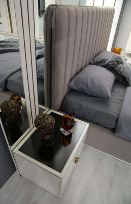 Exklusive 4tlg.Schlafzimmer Set Stil Bett 2x Nachttische und Kleiderschrank