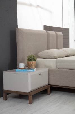 Hellbeiges Schlafzimmer Set Polsterbett Nachtkonsolen Kleiderschrank