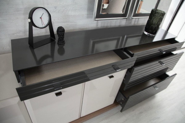 Exklusive Esszimmer Möbel Holz Esstisch Designer Anrichte Polsterstühle