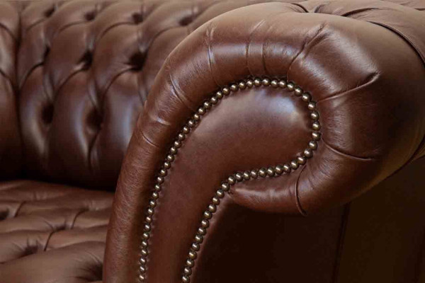 Chesterfield Sofa Wohnzimmer Sofas Couch Polster Leder Modern 1,5 Sitzer