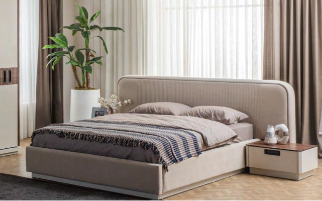 Großes Beiges Textil Doppelbett Holz Kleiderschrank Moderne Nachttische