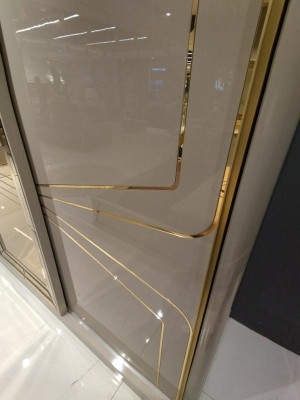 Moderner Kleiderschrank Luxus Schrank Holz Schränke Glas Hochglanz Schlafzimer