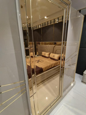 Moderner Kleiderschrank Luxus Schrank Holz Schränke Glas Hochglanz Schlafzimer