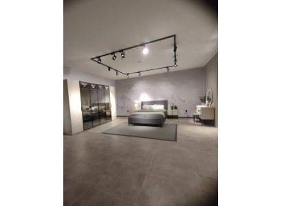 Designer Schlafzimmer Set Bett 2x Nachttische Kleiderschrank Neu und Luxuriös