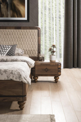 Klassisches Schlafzimmer Set Luxus Braunes Bett Nachttische Schminktisch