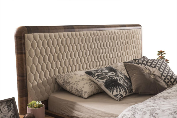 Klassisches Schlafzimmer Set Luxus Braunes Bett Nachttische Schminktisch