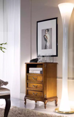 Klassische Kommode Holzmöbel Braun Wohnzimmer 3 Schubladen Design Lampe