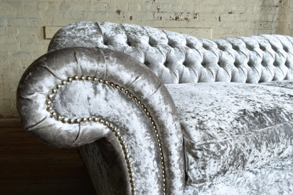 Klassische Chesterfield Couch 4 Sitzer Sofa Couchen Samt Leder Design Grau 240cm