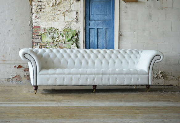 Klassische Chesterfield Couch 4 Sitzer Sofa Couch Samt Leder Design big weiss