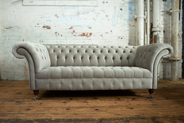 Stilvoller hellgrauer Chesterfield Dreisitzer Luxus Wohnzimmer 3-Sitzer