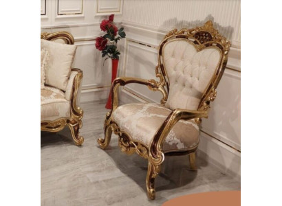 Ein luxuriöser klassischer Ohrensessel in Weiß Baroque von Chesterfield