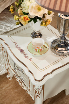 Eleganter Luxus Nachttisch mit Weiß-Goldener klassischer Handwerkskunst