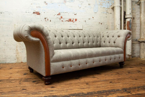 Chesterfield 3 Sitzers Klassische Luxus Barock Rokoko Couch Sofa Textil Couch