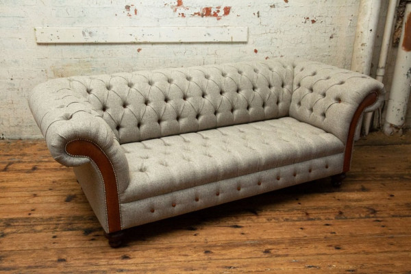 Chesterfield 3 Sitzers Klassische Luxus Barock Rokoko Couch Sofa Textil Couch
