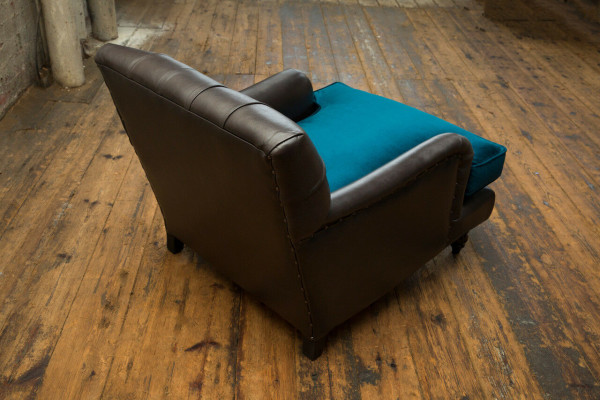 Lounge Luxus Fernseh Club Polster Sitzer Sessel Design Couch Sofa Relax Leder