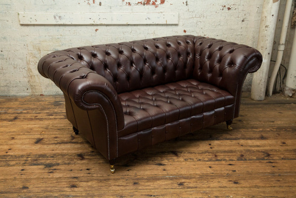 Klassische Polster Möbel Chesterfield Braun Couch Textil Leder Stoff Sofa Sitzer
