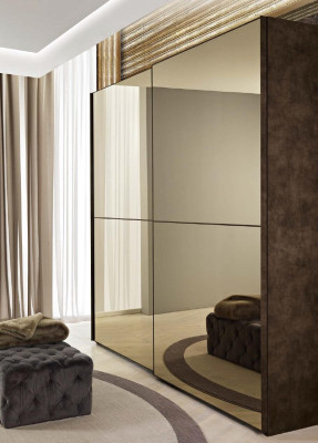 Stilvoller Spiegelschrank mit Schiebetüren im modernen Stil 