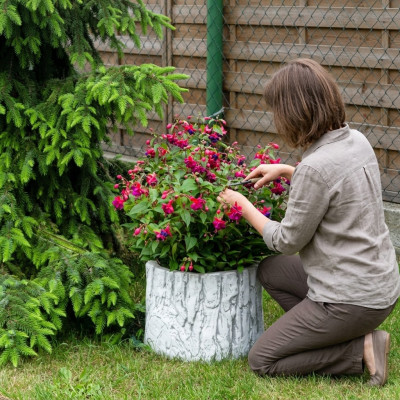 Blumenkübel Pflanz Kübel Natur Dekoration Vasen Garten Figur Blumentöpfe