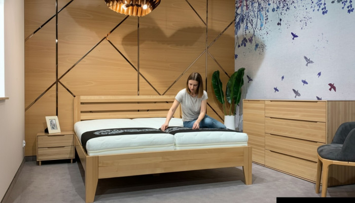Schlafzimmer Holzbett Echtes Holz Bett Hotel 180x200 Stil Massive Möbel Betten