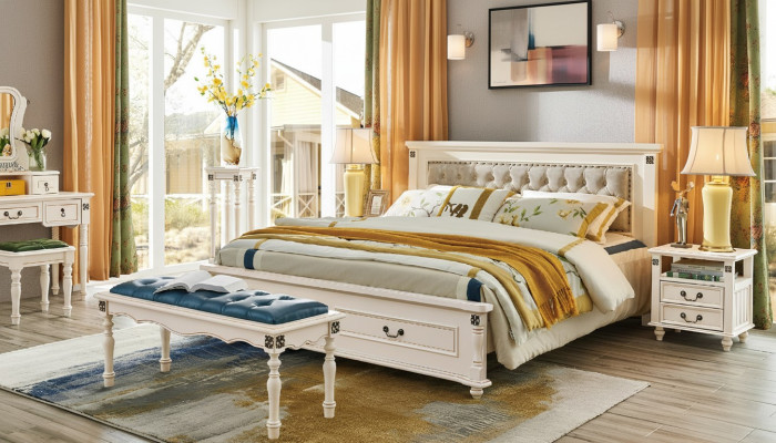 Edles Doppelbett mit luxuriösem Holzdesign und gepolstertem Kopfteil