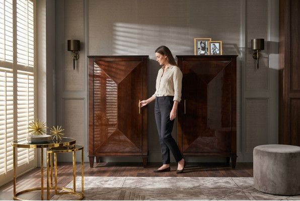 Schrank Klassische Möbel Luxus Schränke Holz Wohnzimmer Brauner Hochschrank