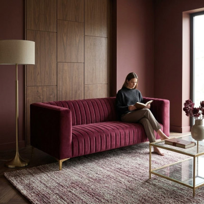 Stilvolles mega-bequemes 2-Sitzer-Sofa in Lila wird zu einem hellen Akzent in Ihrem Interieur