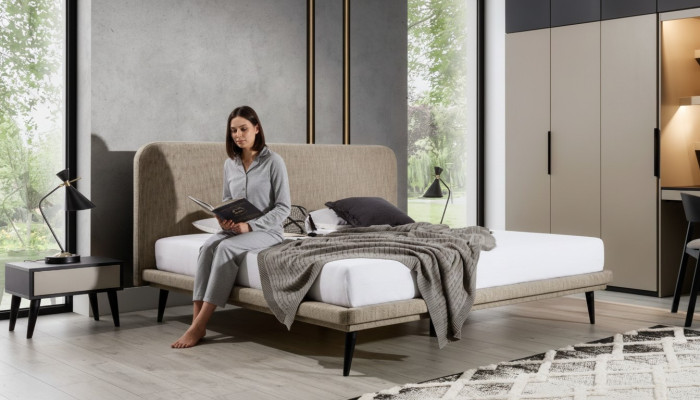 Edle Schlafzimmer Möbel Braunes Textil Bett Designer Holz 2x Nachttische