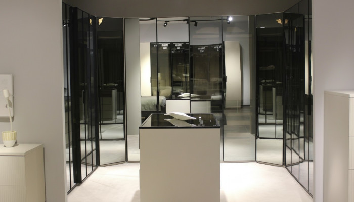 Exklusiver Glasschrank Schlafzimmer Garderobenschrank Designer Kommode