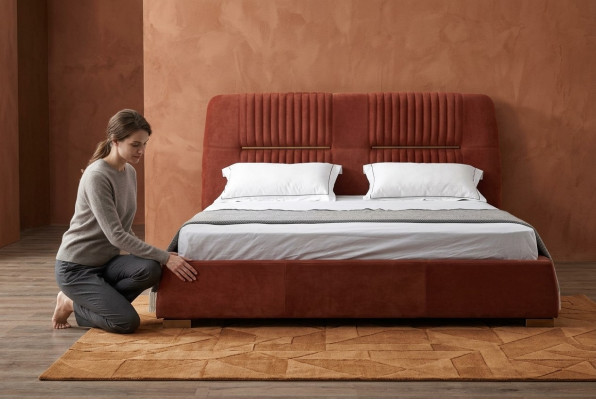 Design Rotes Doppelbett Bettgestelle Betten Holzbetten Textil Schlafzimmer Bett