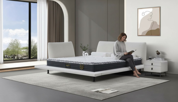 Μοντέρνο κρεβάτι boxspring με λευκό μινιμαλιστικό κεφαλάρι