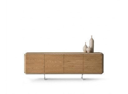 Elegantes braunes Holzsideboard in klassischem Design