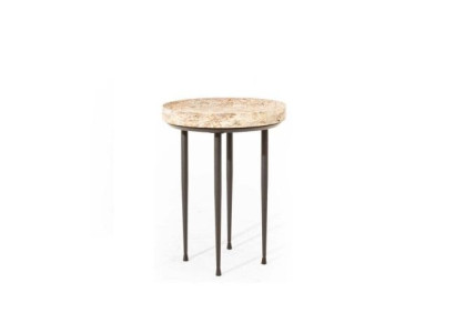 Eleganter Beistelltisch aus Holz für stilvolle Akzente für Wohnzimmer