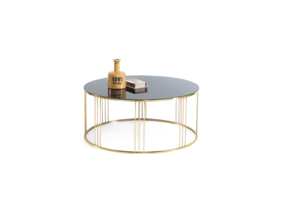 Ein auffälliger Couchtisch in runder Form mit einem goldenen Metallgestell