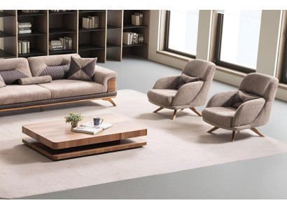 Zwei elegante Sessel im modernen Look mit stabiler Holzstruktur